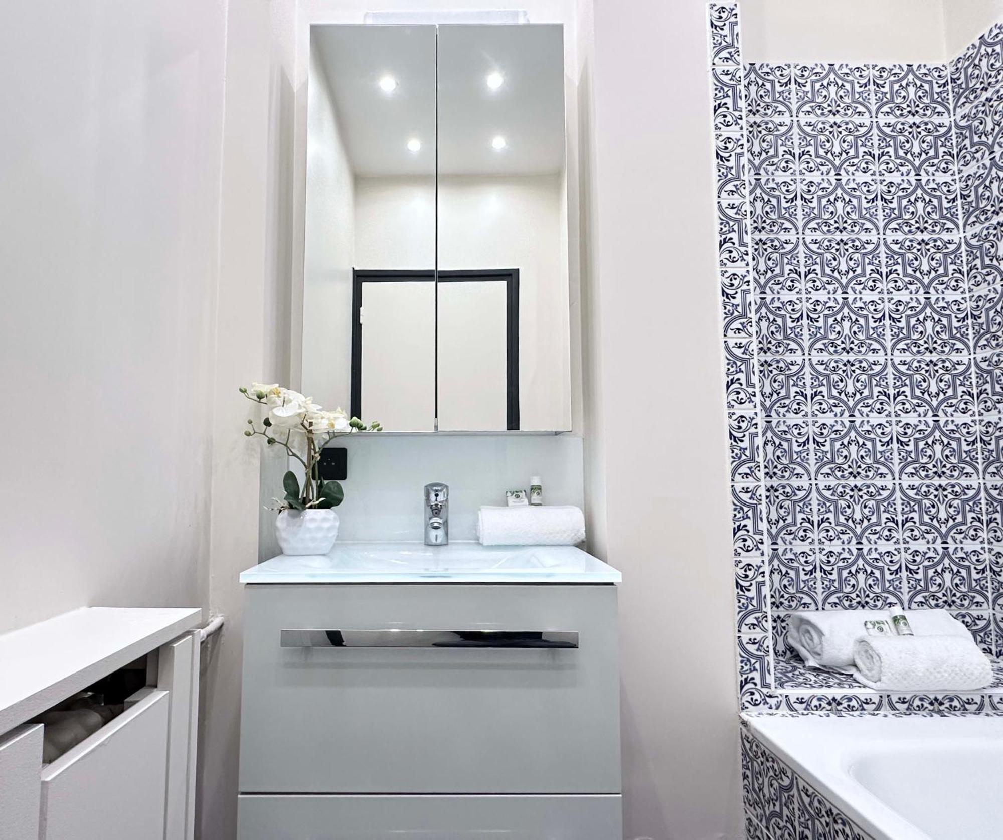 Stylish Apartment With A Balcony In Paris Luaran gambar