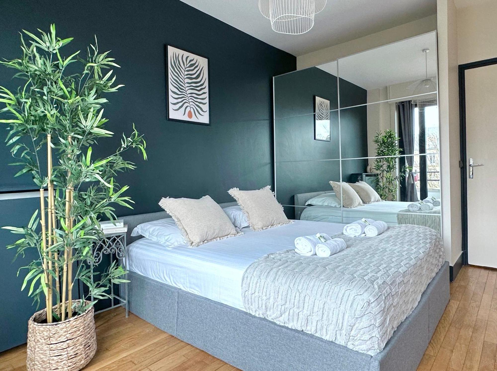 Stylish Apartment With A Balcony In Paris Luaran gambar