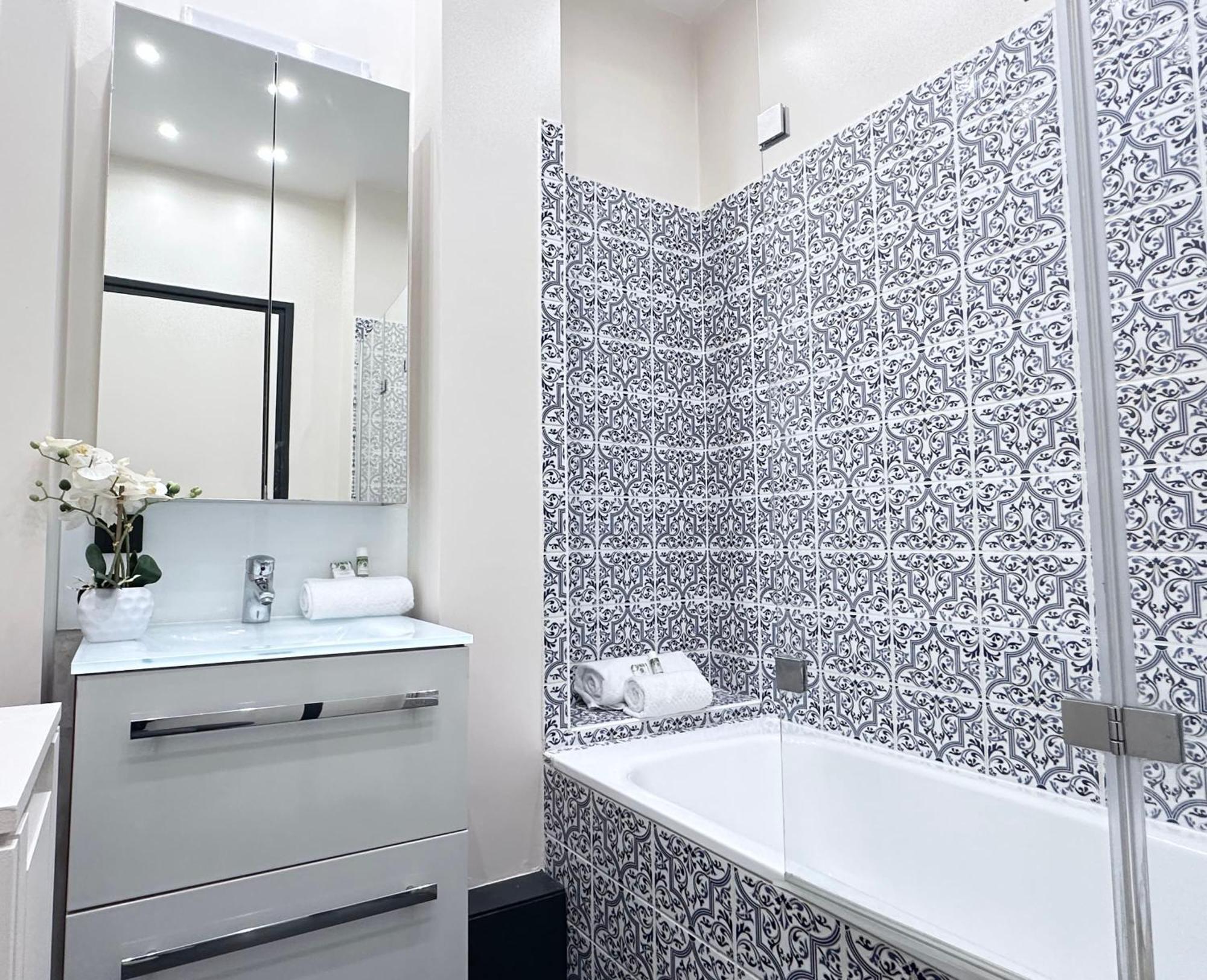 Stylish Apartment With A Balcony In Paris Luaran gambar